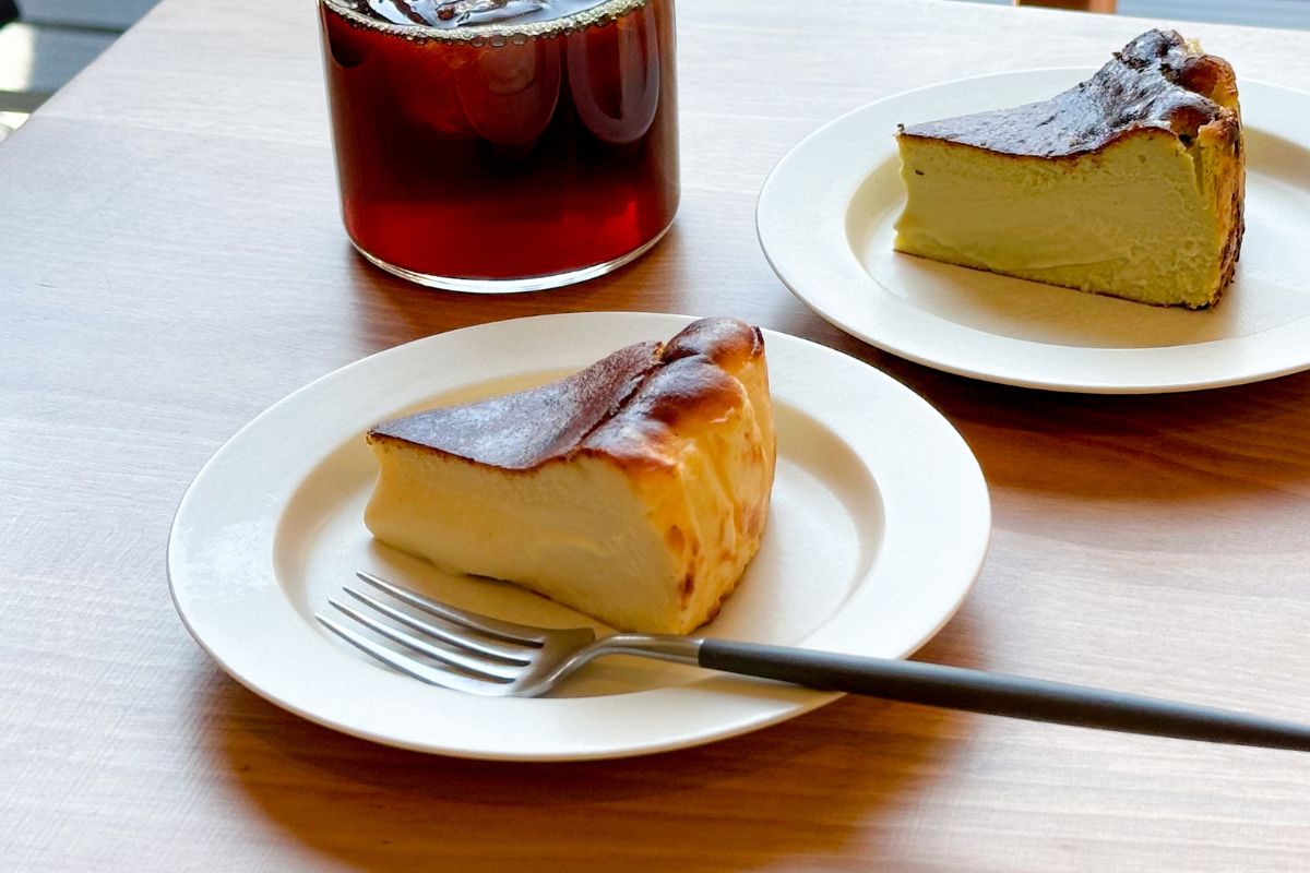 バスクチーズケーキとアイスコーヒー