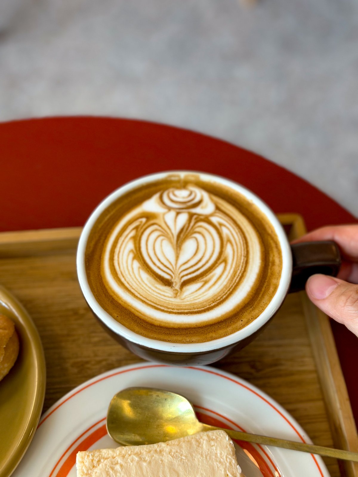 KITASANDO COFFEE ROASTERYのカフェラテ。美しいラテアート