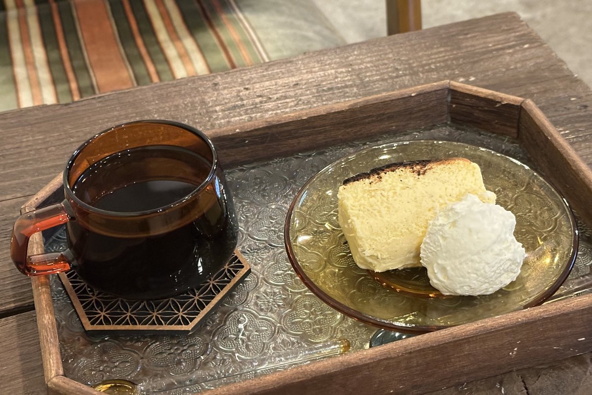 コーヒーとバスクチーズケーキ